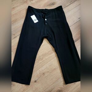NEW ZARA BLACK PANTS SIZE XL VERY NICE ON BUTTON LENGTH 28 inch.